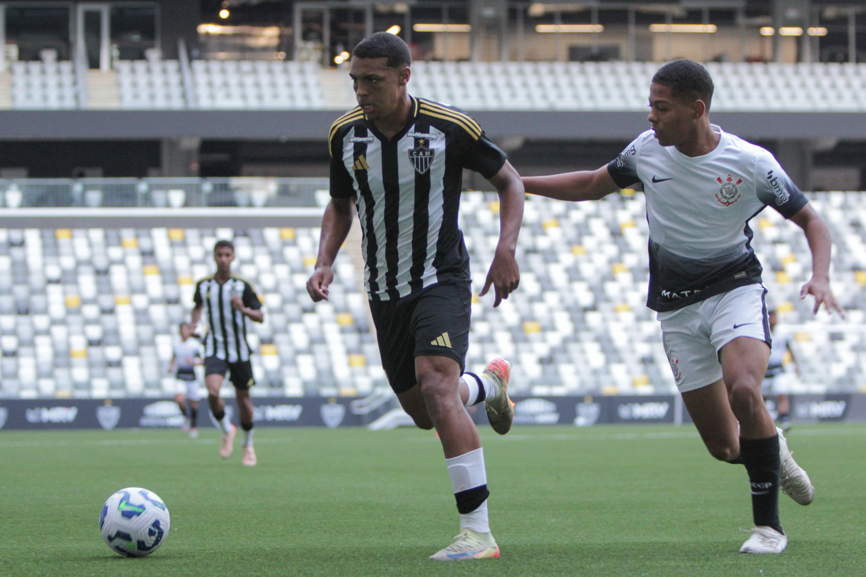 Atlético-MG e Corinthians fazem duelo equilibrado pelo Campeonato Brasileiro Sub-20