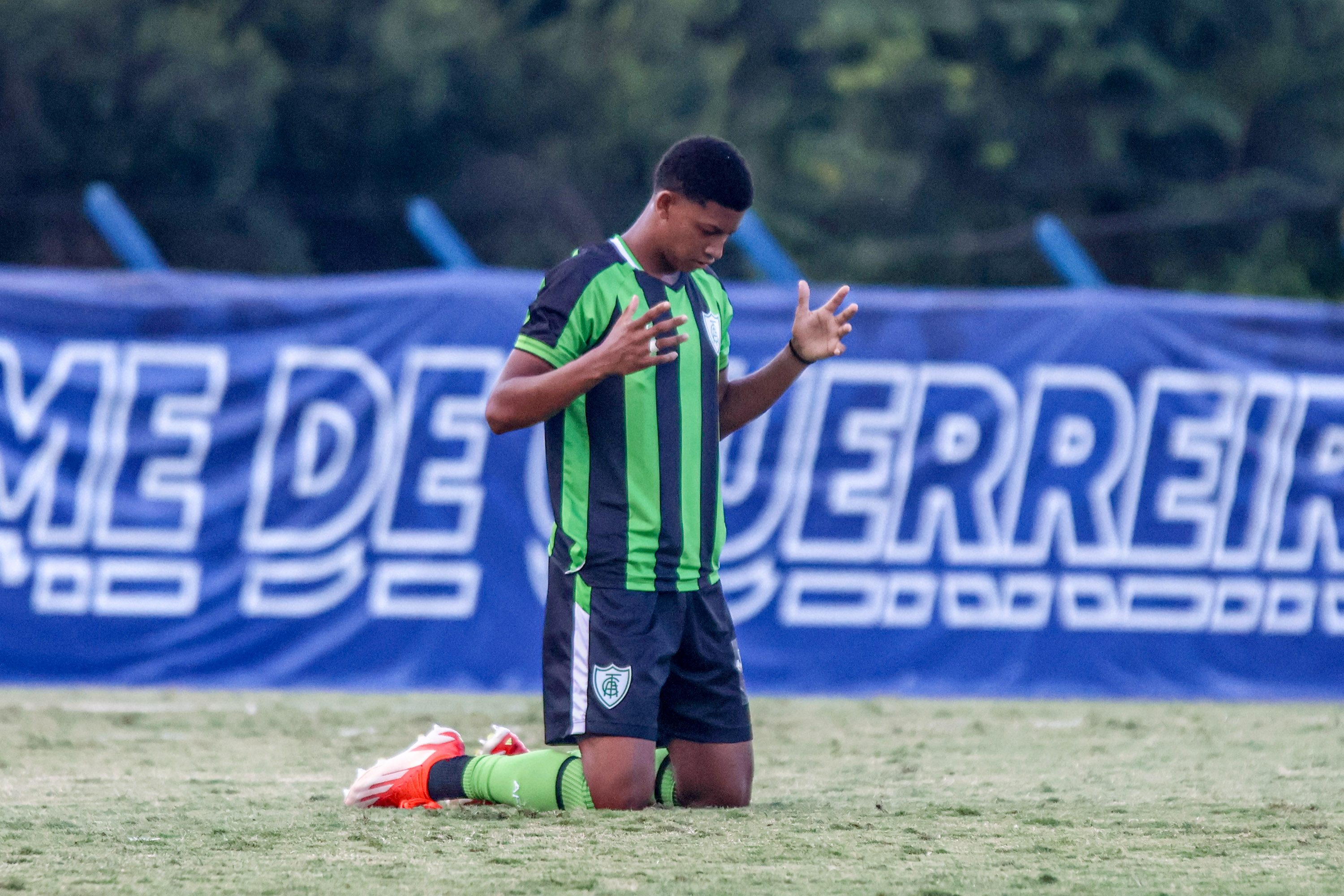 América-MG luta, mas Flamengo vence por 2 a 1 na Copa do Brasil Sub-17